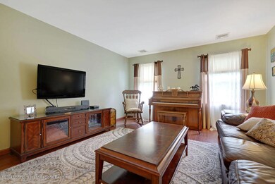 011_cmp00891-cmp00895