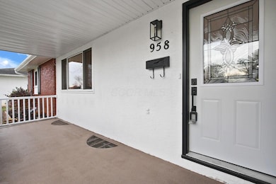 958 Janet Dr, Columbus, OH 43224 - photo 4