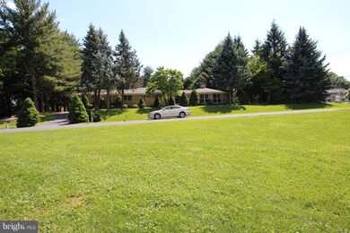 14852 Mockingbird Dr, Germantown, MD 20874 - photo 2