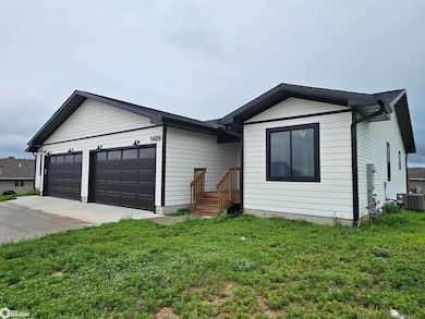 1409 E 10th St, Carroll, IA 51401 - photo 2