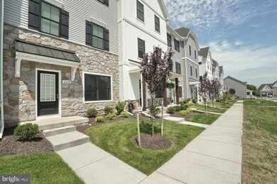 1318 Pedigree St, Frederick, MD 21702 - photo 3