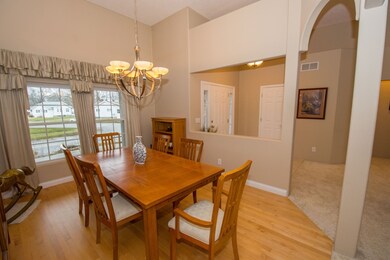 Beautiful architectural features in the dining roo