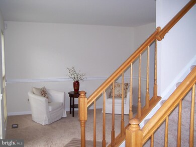 16919 Cass Brook Ln, Woodbridge, VA 22191 - photo 2