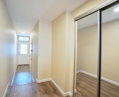(3) ENTRY FOYER