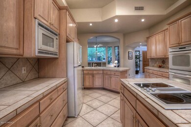 9767 N Golden Sun Dr, Tucson, AZ 85737 - photo 7