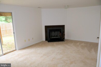 13866 Laura Ratcliff Ct, Centreville, VA 20121 - photo 3