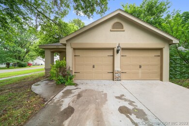 302 E 1st St, Claremore, OK 74017 - photo 3