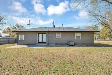 3542 SE Adams St, Topeka, KS 66605 - photo 5