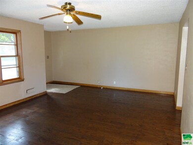 Livingroom N to S 2