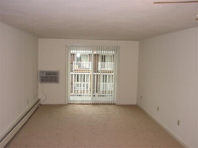 859 Lakeview Ave unit 11, Lowell, MA 01850 - photo 3