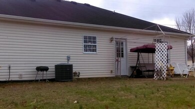 310 Cottonwood Dr, Shelbyville, TN 37160 - photo 6