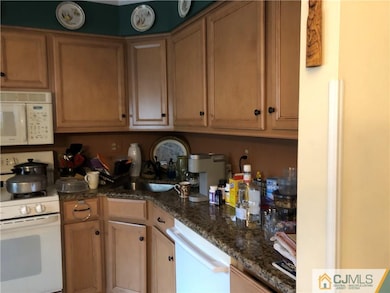 114 Mill Run E unit 72, Hightstown, NJ 08520 - photo 6