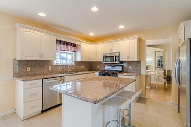 Kitchen w/Center Island