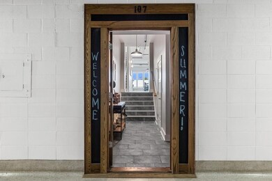 03_2214SStateUnit107_84_Entryway_LowRes