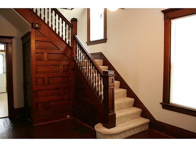 Entry/Foyer.