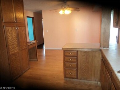 832 W Shore Blvd, Sheffield Lake, OH 44054 - photo 4