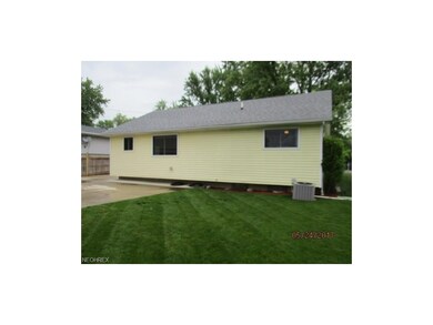 662 Sunset Ave, Sheffield Lake, OH 44054 - photo 7