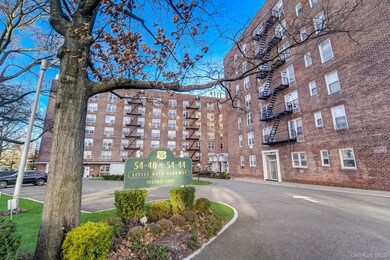 54-44 Little Neck Pkwy unit 5L, Little Neck, NY 11362 - photo 3