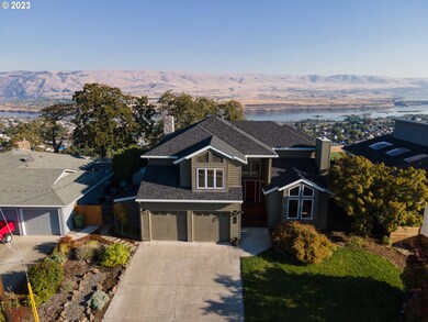 915 E 18th St, the Dalles, OR 97058 - photo 2