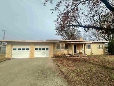 520 E Coolidge Ave, Blackwell, OK 74631 - photo 2