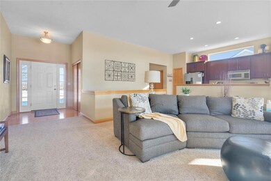 2417 Woodhill Dr SW, Cedar Rapids, IA 52404 - photo 3