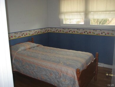 2737 Saxon St, Allentown, PA 18103 - photo 7