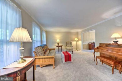 13102 Rounding Run Cir, Herndon, VA 20171 - photo 5