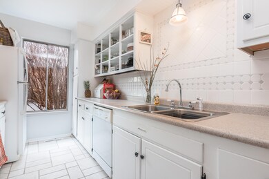 Kitchen 2_1457 N Saxony