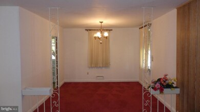 6706 Collinsdale Rd, Parkville, MD 21234 - photo 5