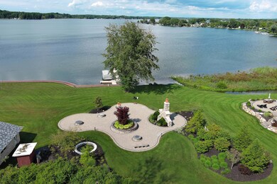 Crowne Pointe Shores