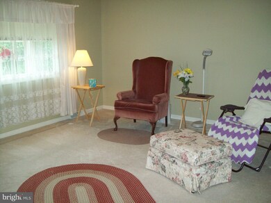 2818 Fillmore Dr, Chambersburg, PA 17201 - photo 5