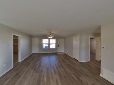 318 Kathy Ln, Granbury, TX 76049 - photo 2