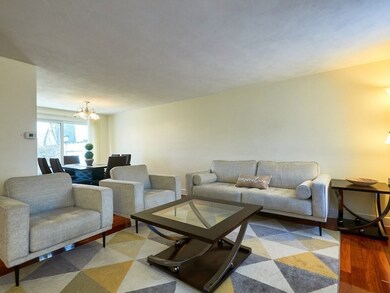 723 Hammond St unit 723, Chestnut Hill, MA 02467 - photo 2