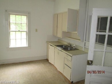 219 W Bell St, Statesville, NC 28677 - photo 4