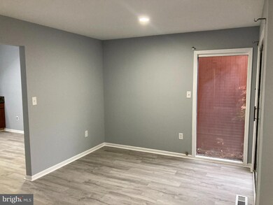 102 Riverbend Dr, North Brunswick, NJ 08902 - photo 4