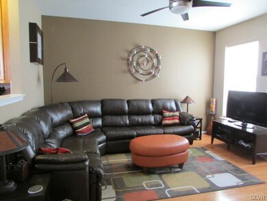 5219 Spring Ridge Dr E, Macungie, PA 18062 - photo 3