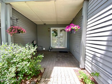 7096 Suzanne Ln, Schenectady, NY 12303 - photo 2