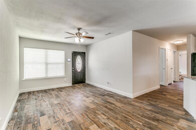 1002 Shawnee Trace, Grand Prairie, TX 75051 - photo 2
