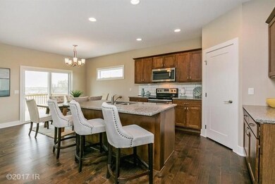 9635 Marnewood Dr, Johnston, IA 50131 - photo 2