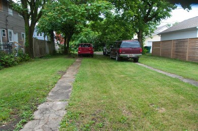 Off strret parking in rear