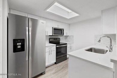 7640 Melissa Ct N, Jacksonville, FL 32210 - photo 6