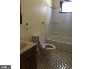 16 Rhodes Ave, Darby, PA 19023 - photo 6