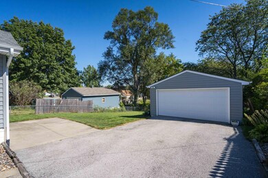 4513 SW 3rd St, Des Moines, IA 50315 - photo 3