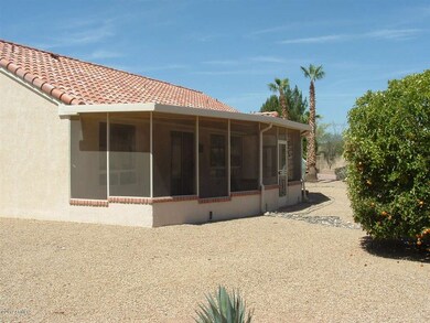 SCREENED IN BACK PATIO