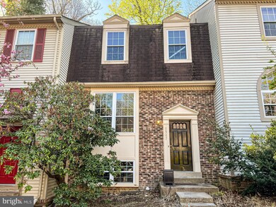 9587 Lindenbrook St, Fairfax, VA 22031 - photo 4