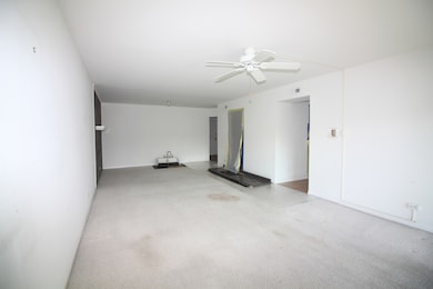 475 Shenstone Rd unit 303, Riverside, IL 60546 - photo 3