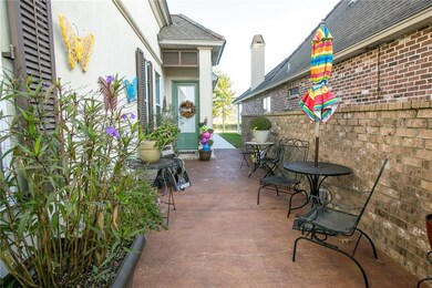 What a truly beautiful entry to this lovely home..