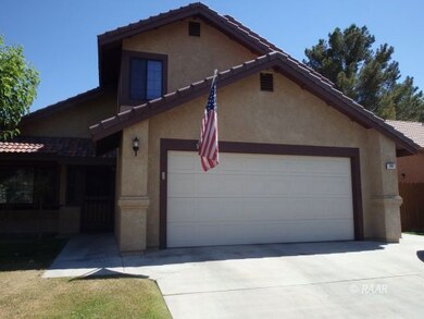 201 Washington Way driveway/garage