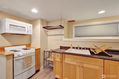 7911 5th Ave NE unit 2, Seattle, WA 98115 - photo 4