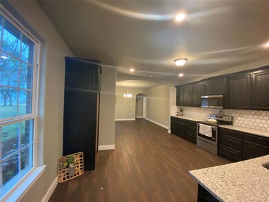 301 Peacock St, Cleburne, TX 76031 - photo 5